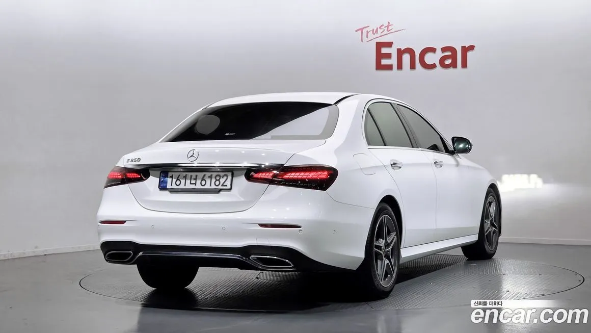 Mercedes-Benz E-Class — фото 2