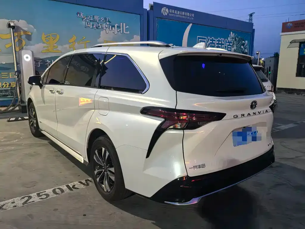 Toyota Granvia 2025 из CN, фото 6