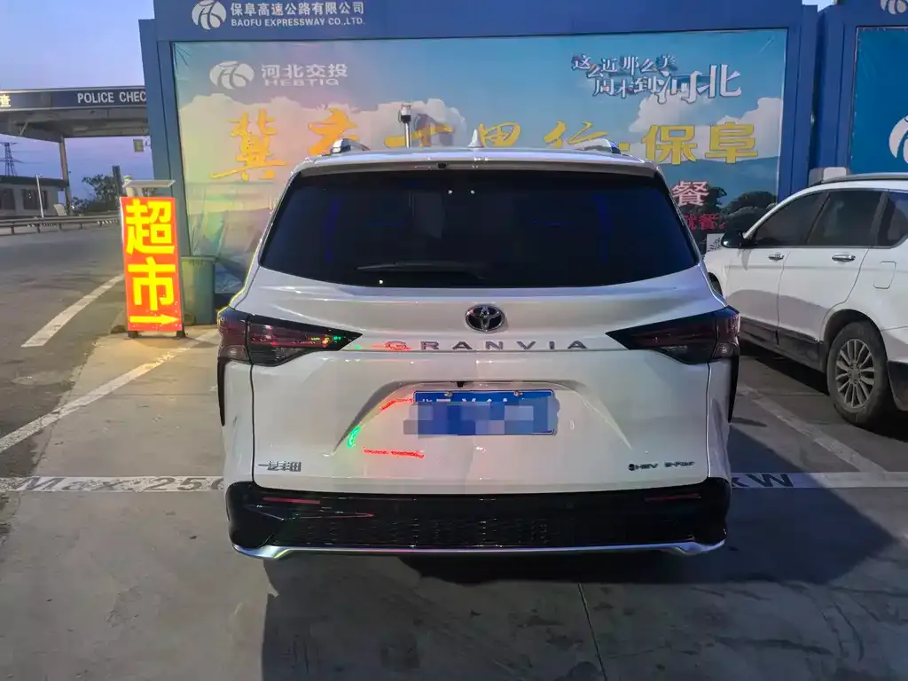 Toyota Granvia 2025 из CN, фото 2