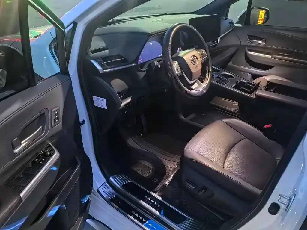 Toyota Granvia 2025 из CN, фото 8