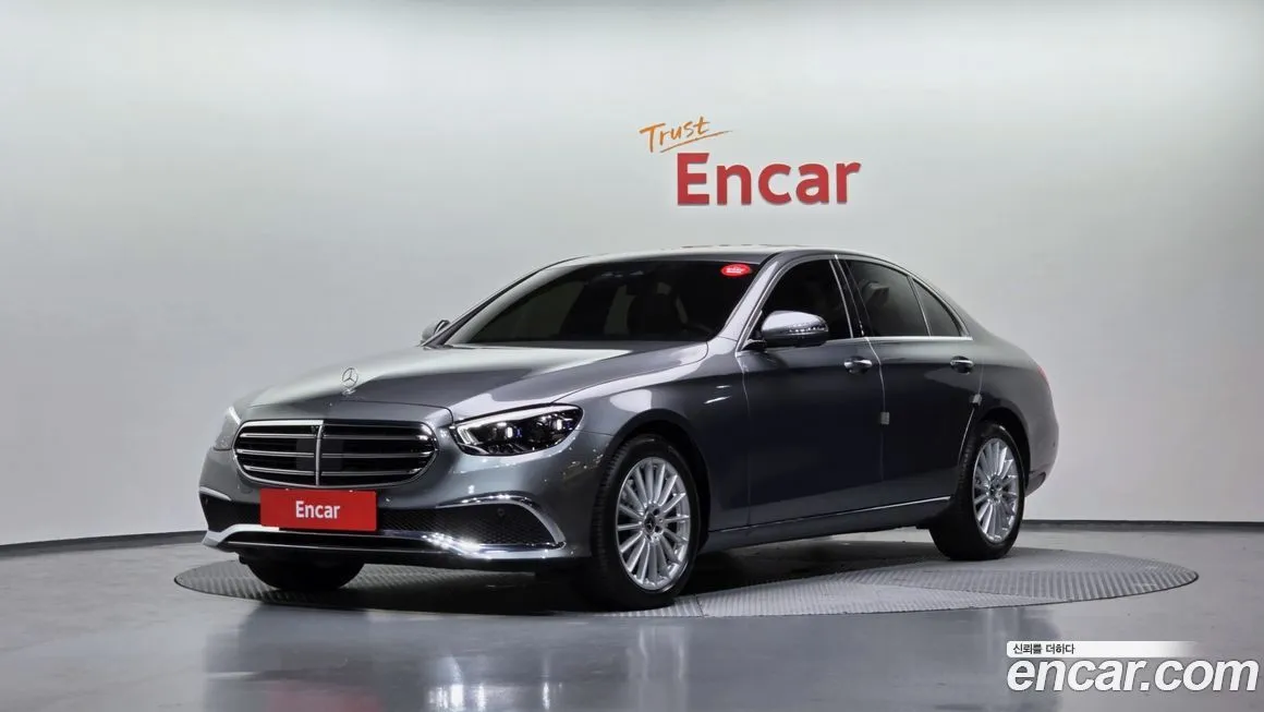 Mercedes-Benz E-Class — фото 1