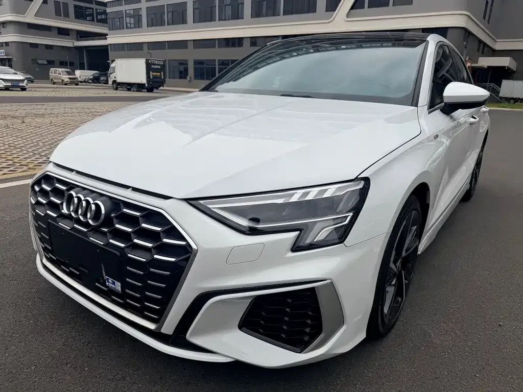 Audi A3 — фото 1