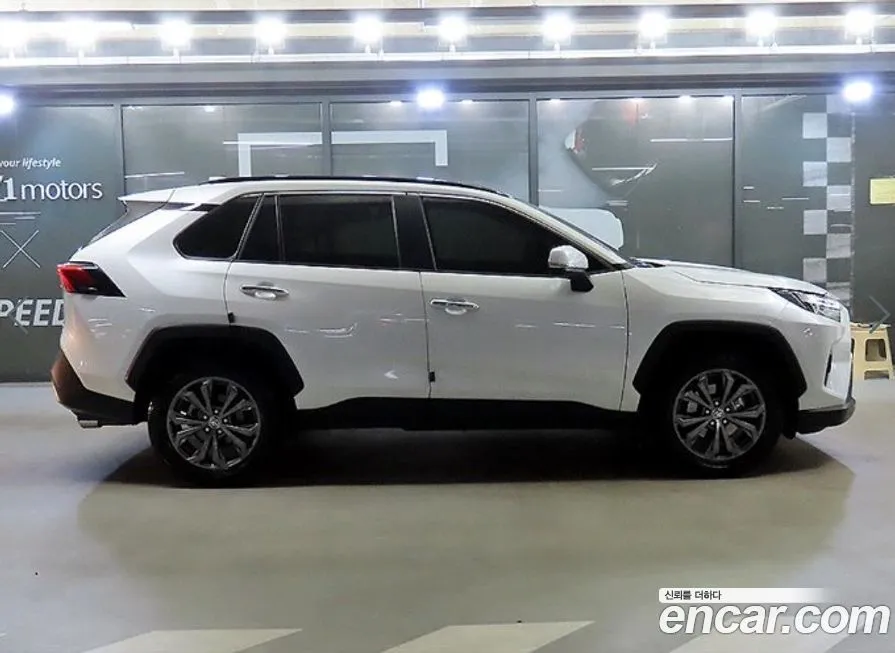 Toyota RAV4 — фото 2