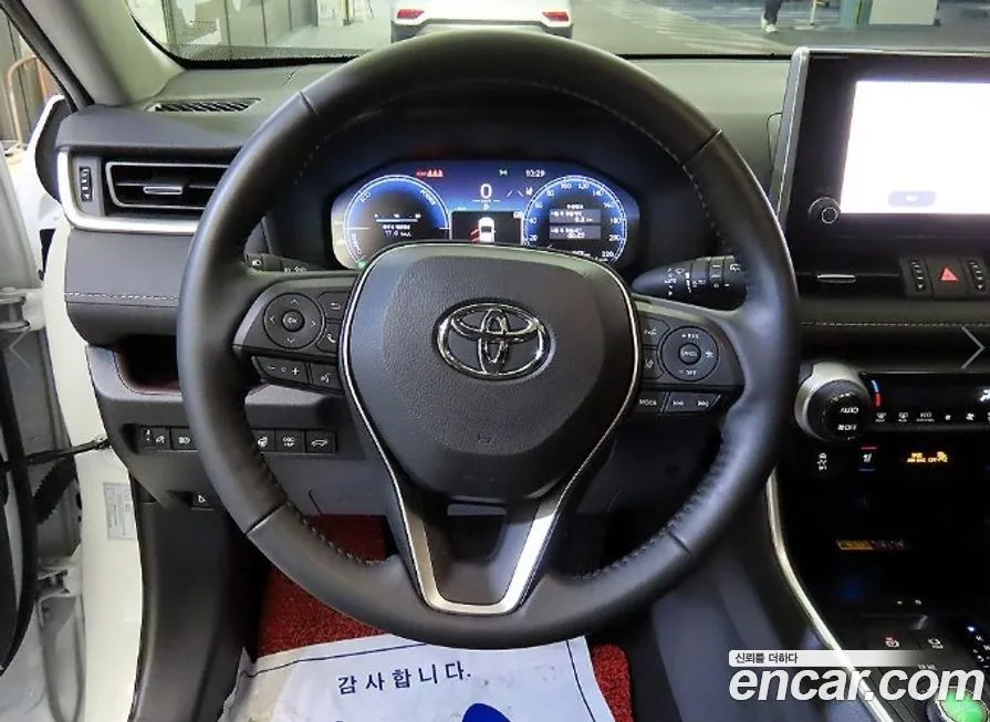 Toyota RAV4 — фото 3