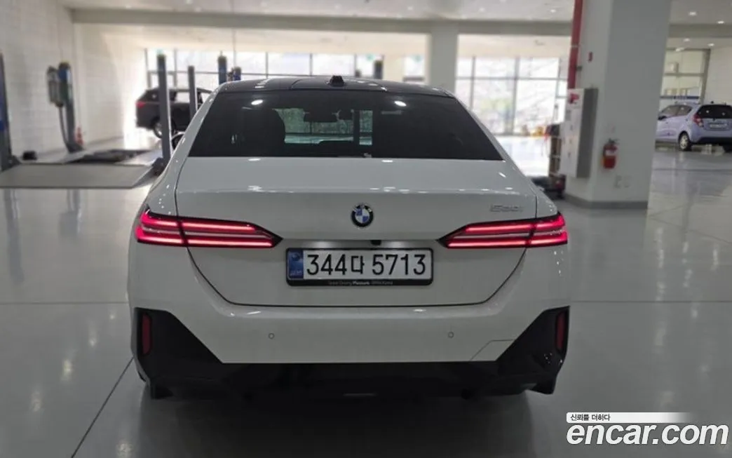 BMW 5-Series 2025 из KR, фото 2