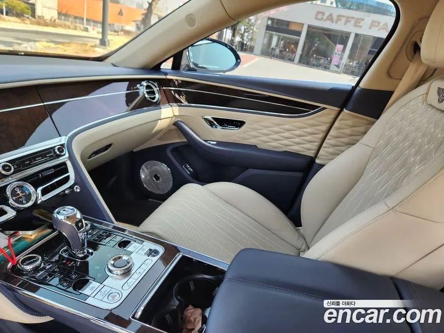 Bentley Flying Spur 2022 из KR, фото 10