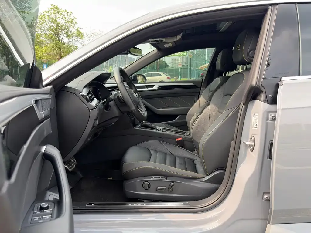 Volkswagen CC 2023 из CN, фото 4