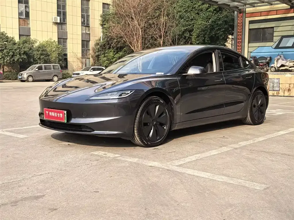 Tesla Model 3 — фото 1