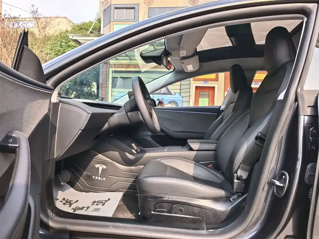 Tesla Model 3 — фото 3