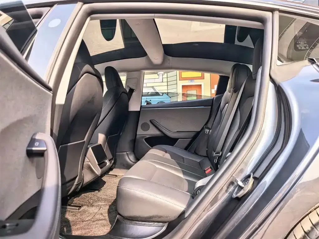 Tesla Model 3 — фото 2