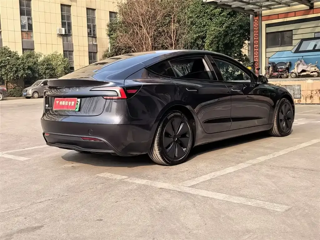 Tesla Model 3 — фото 6