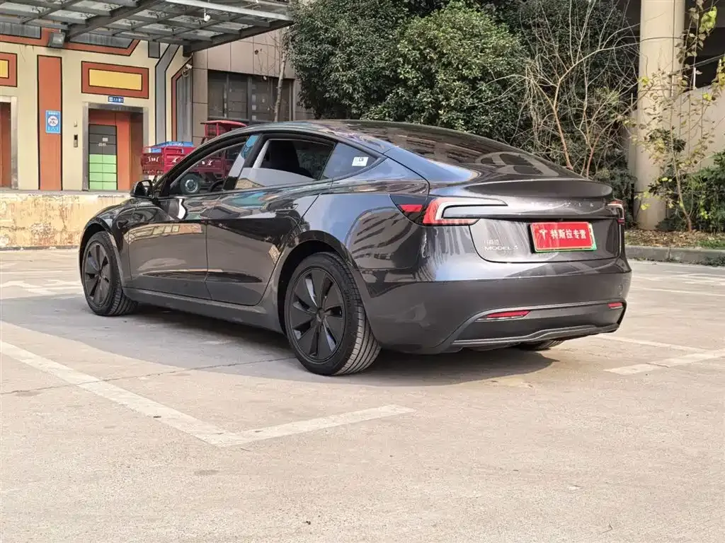 Tesla Model 3 — фото 8