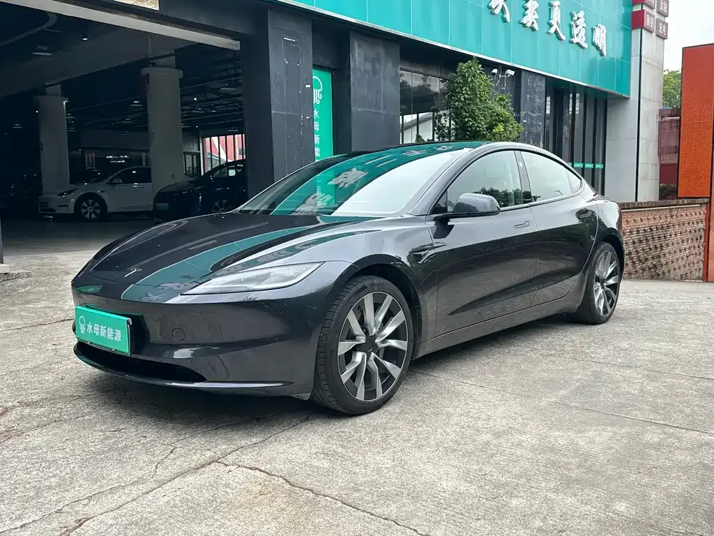 Tesla Model 3 — фото 1