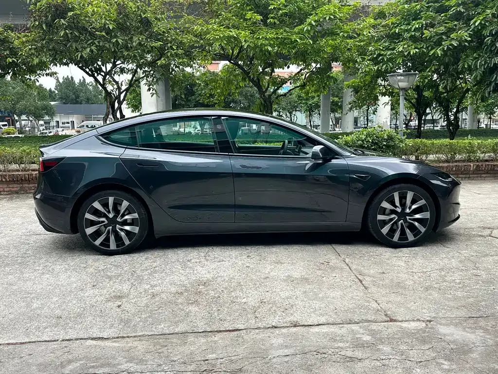 Tesla Model 3 — фото 7