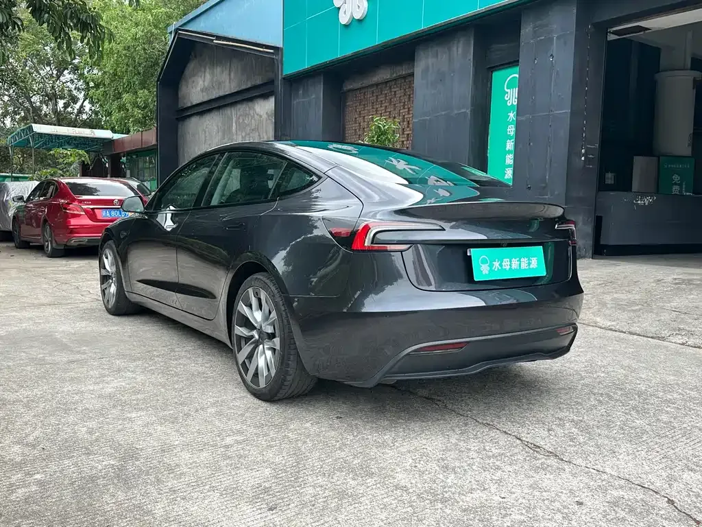 Tesla Model 3 — фото 10