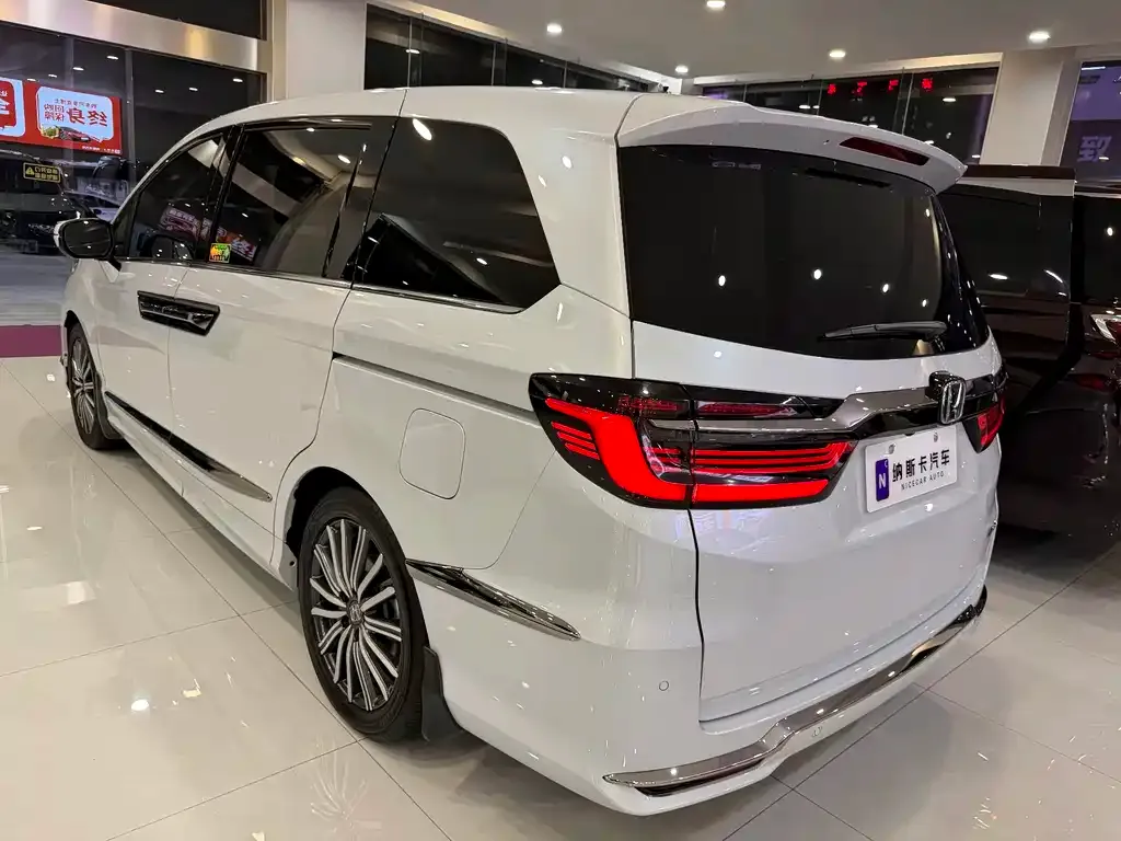 Honda Elysion 2024 из CN, фото 7