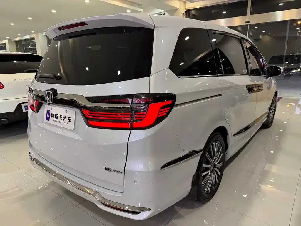 Honda Elysion 2024 из CN, фото 6