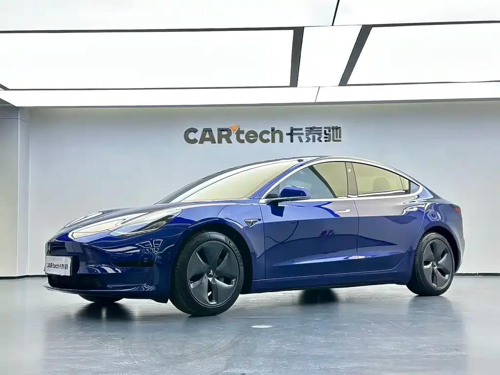 Tesla Model 3 — фото 1