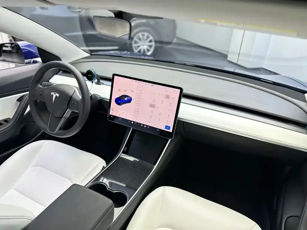 Tesla Model 3 — фото 4