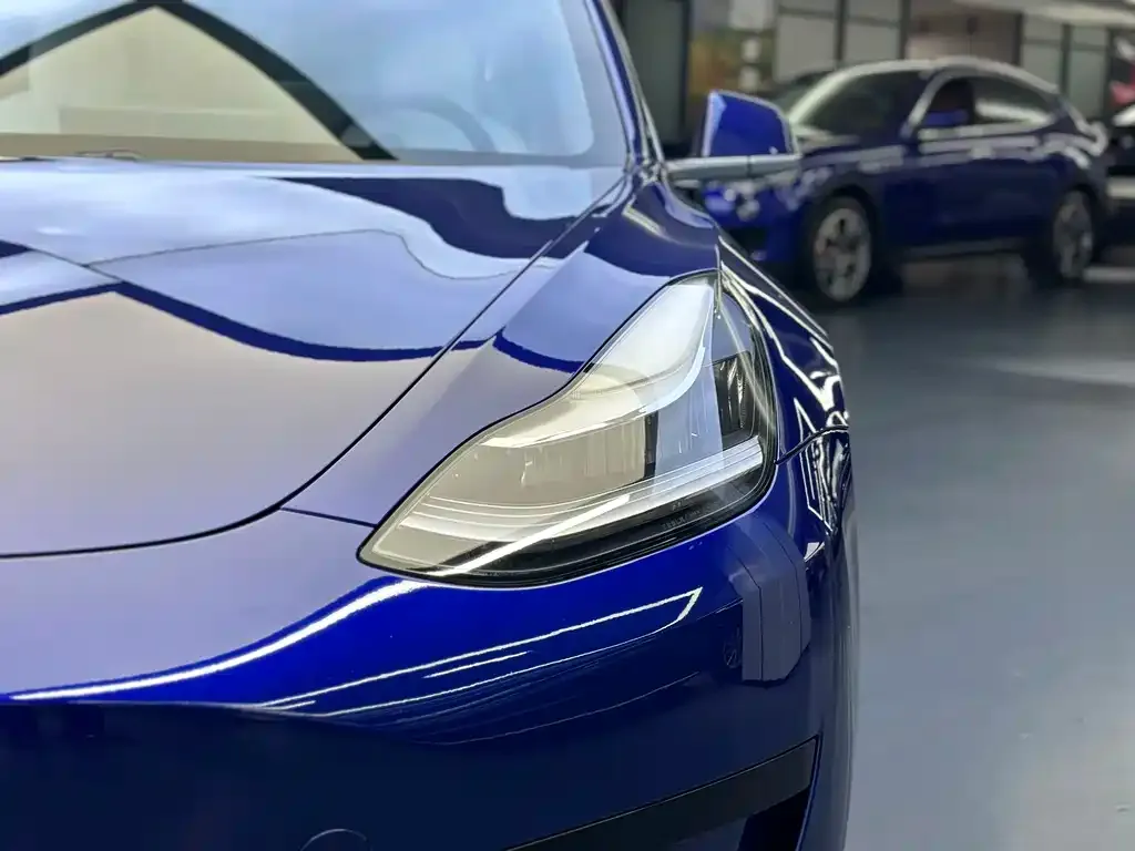 Tesla Model 3 — фото 9