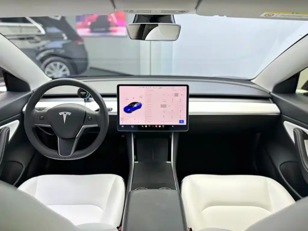 Tesla Model 3 — фото 7