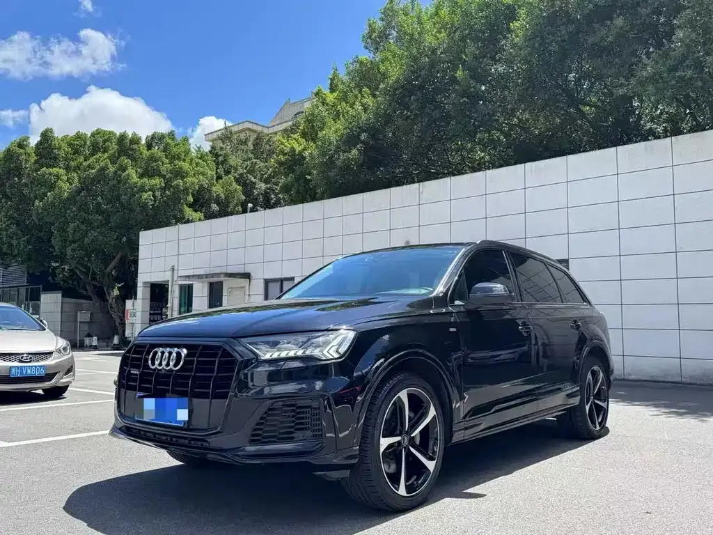 Audi Q7 — фото 1