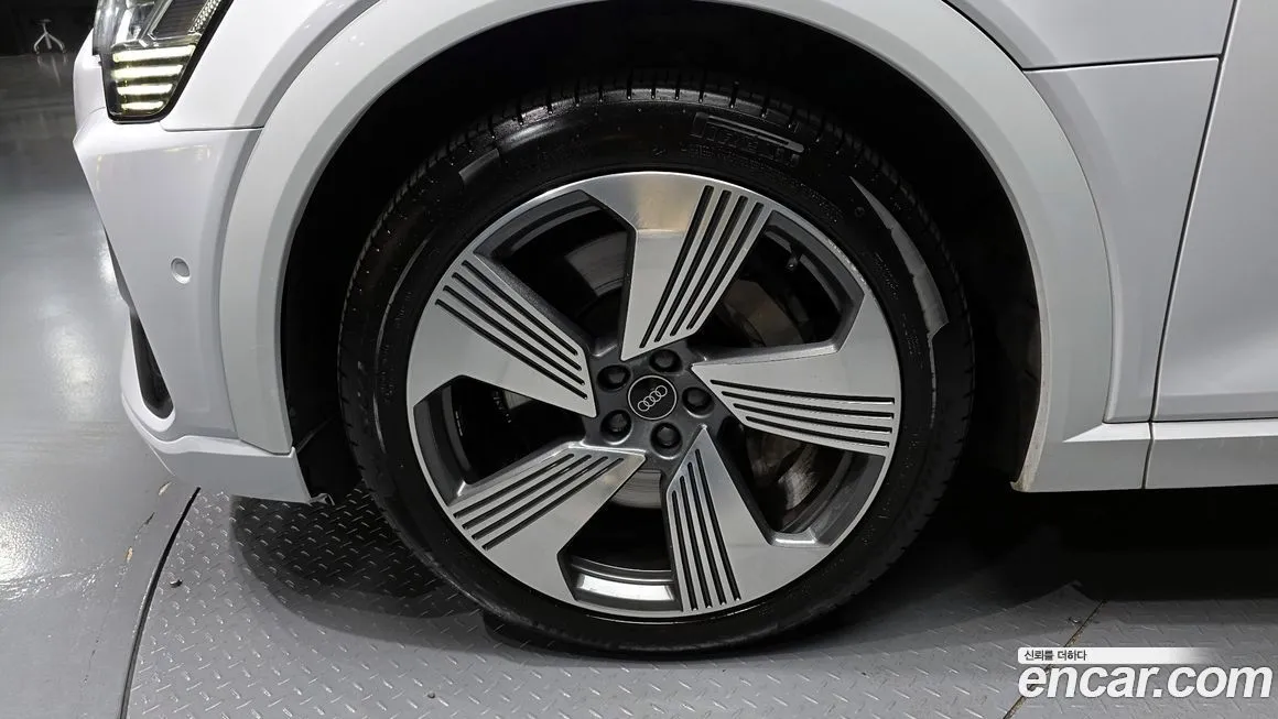 Audi e-tron 2021 из KR, фото 5