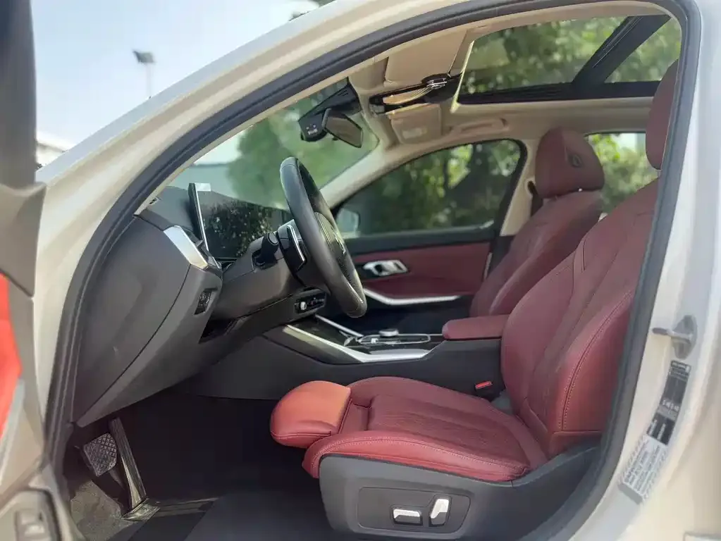BMW 3 Series 2023 из CN, фото 2