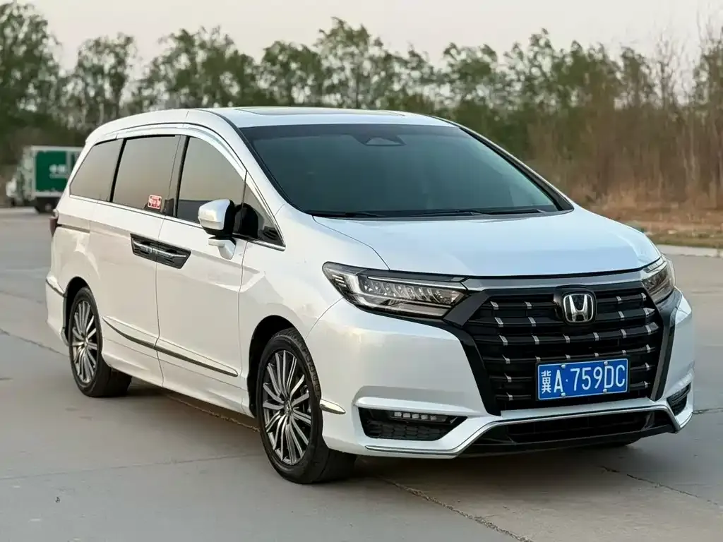 Honda Elysion 2024 из CN, фото 4