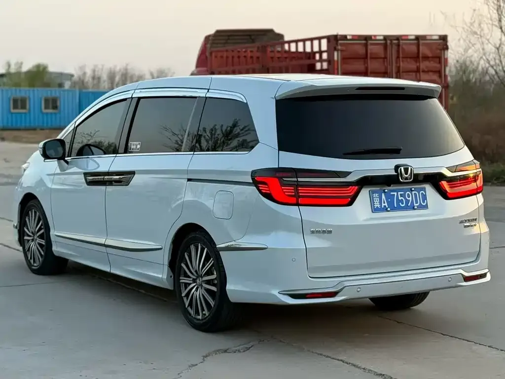 Honda Elysion 2024 из CN, фото 6