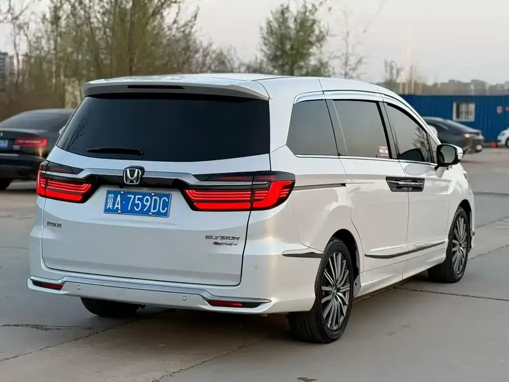 Honda Elysion 2024 из CN, фото 8