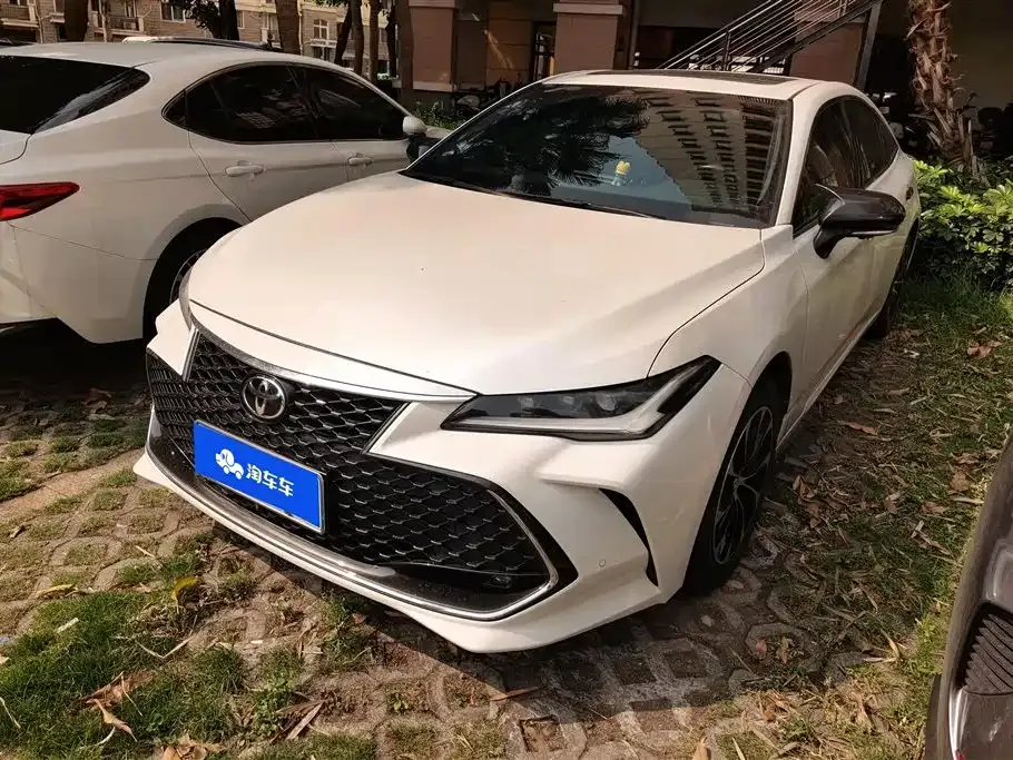Toyota Avalon — фото 1