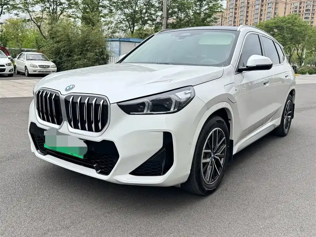 BMW iX1