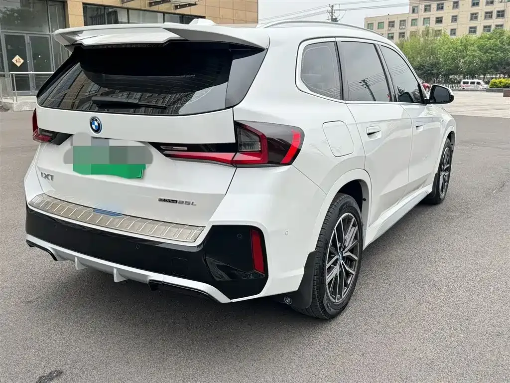 BMW iX1 2025 из CN, фото 2
