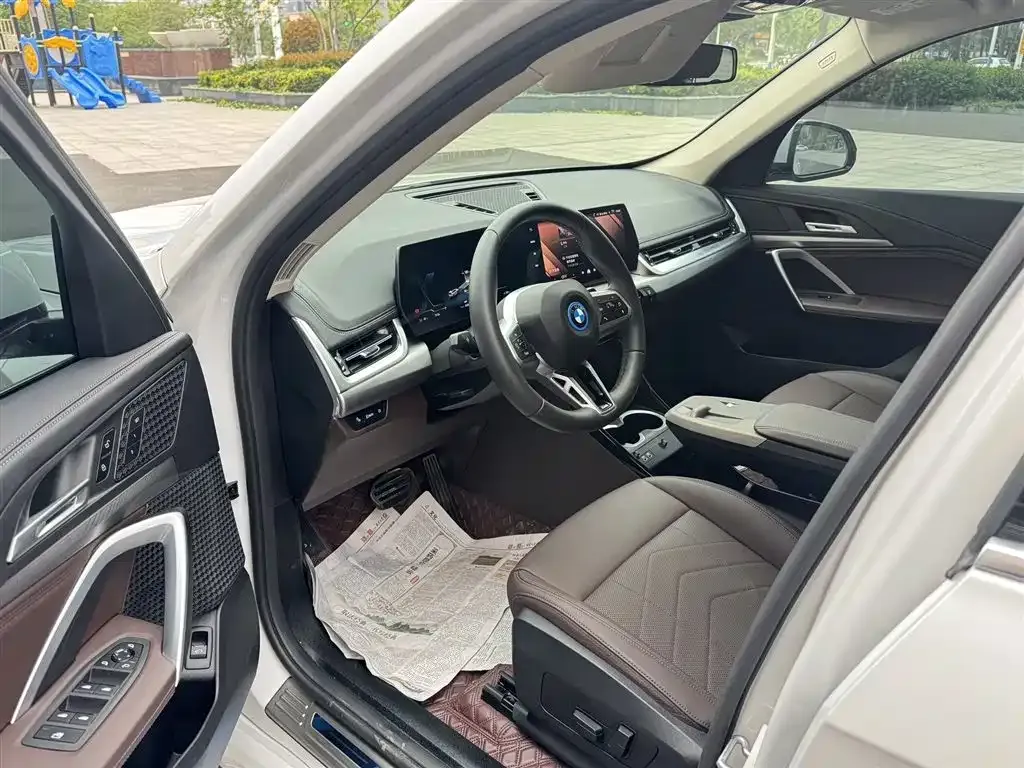 BMW iX1 2025 из CN, фото 6