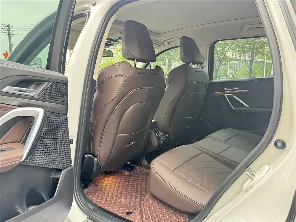 BMW iX1 2025 из CN, фото 3