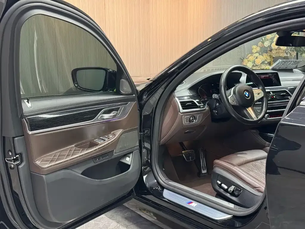 BMW 7 Series 2021 из CN, фото 2