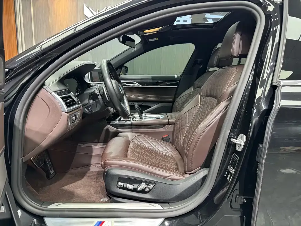BMW 7 Series 2021 из CN, фото 3