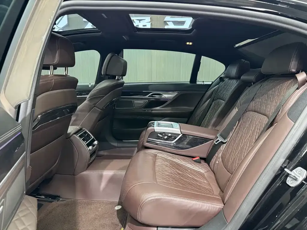 BMW 7 Series 2021 из CN, фото 7
