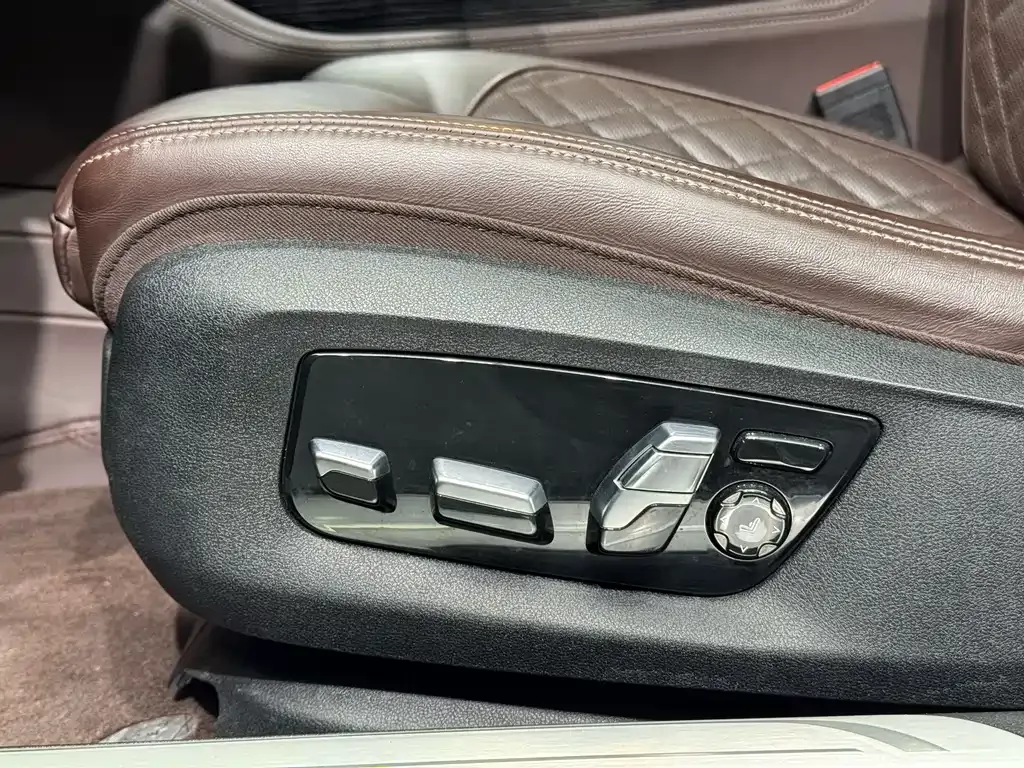 BMW 7 Series 2021 из CN, фото 9