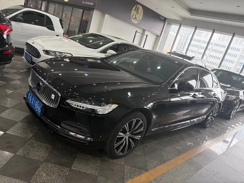 Volvo S90 — фото 1