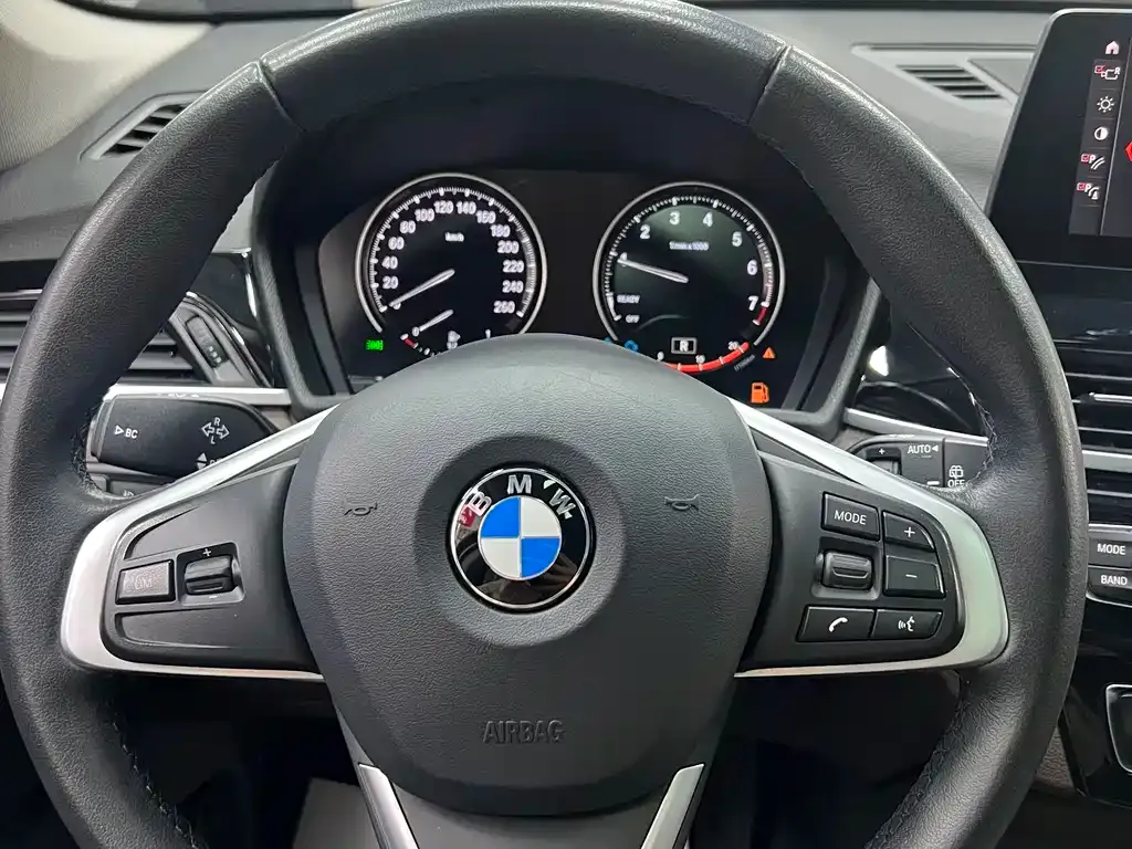 BMW X1 — фото 9