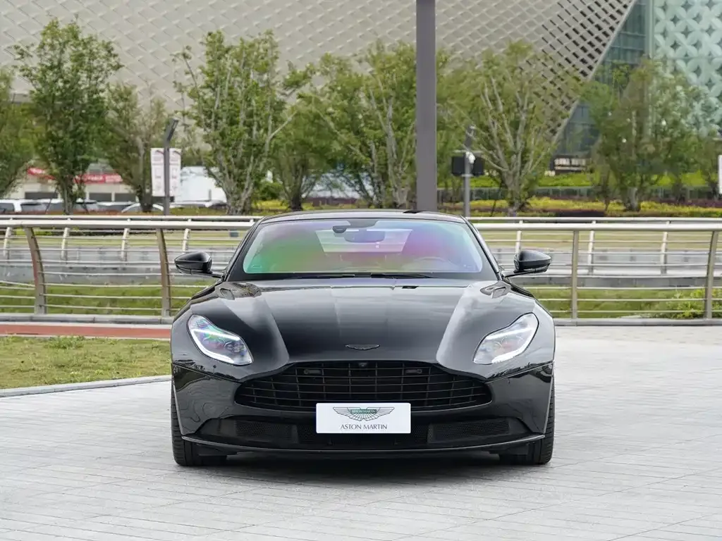 Aston Martin DB11 2021 из CN, фото 8