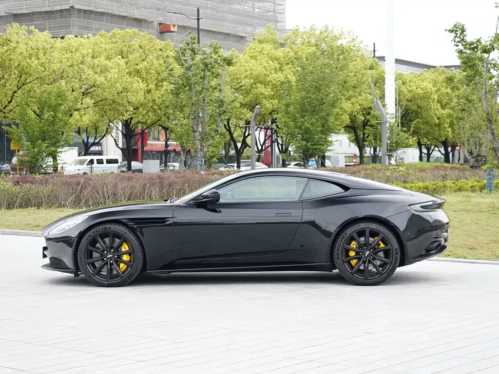 Aston Martin DB11 2021 из CN, фото 9
