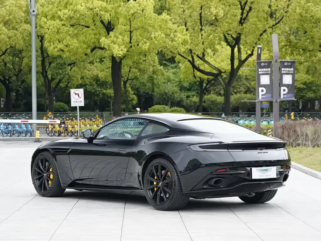 Aston Martin DB11 2021 из CN, фото 10