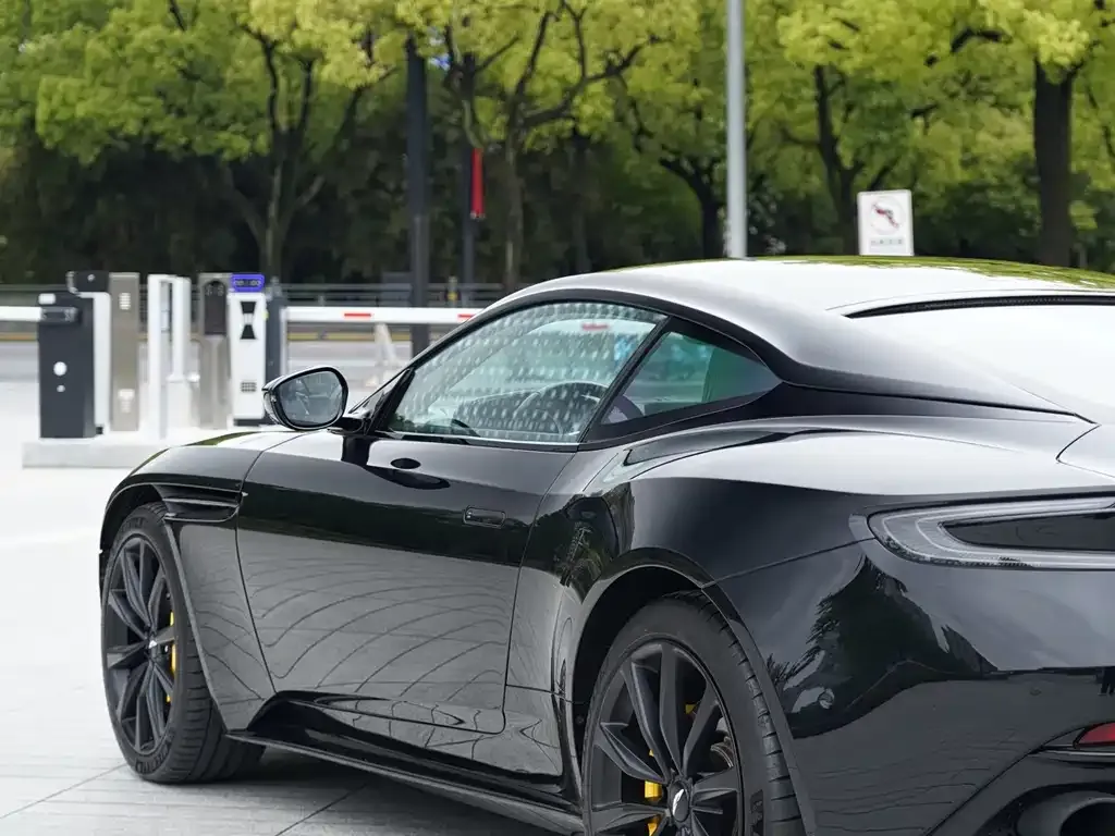 Aston Martin DB11 2021 из CN, фото 5