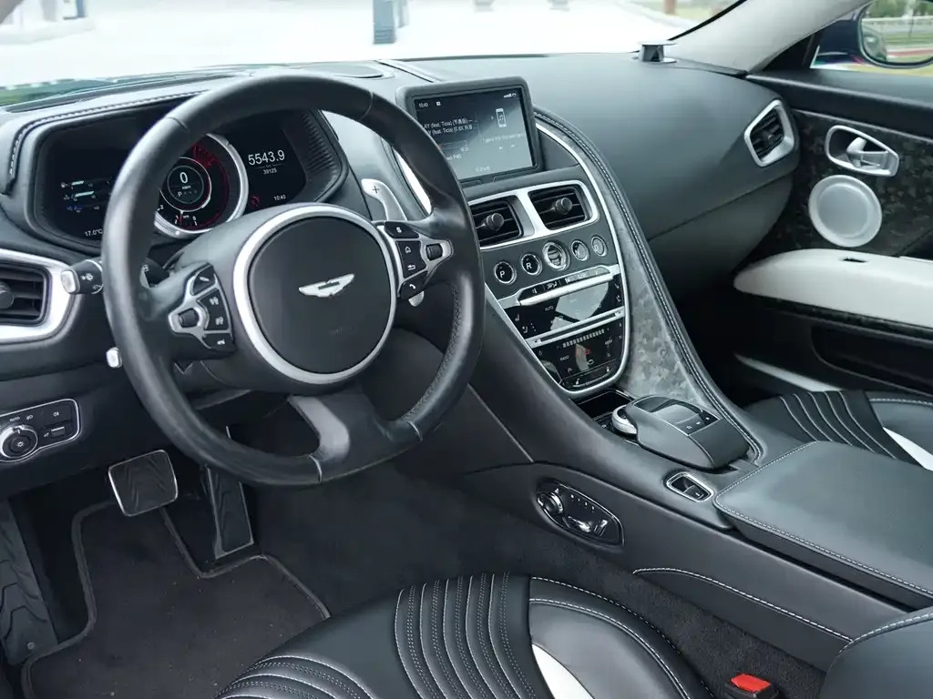 Aston Martin DB11 2021 из CN, фото 6