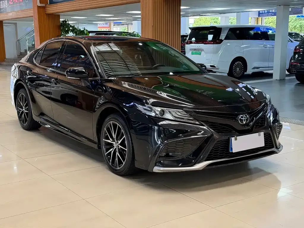 Toyota Camry — фото 8