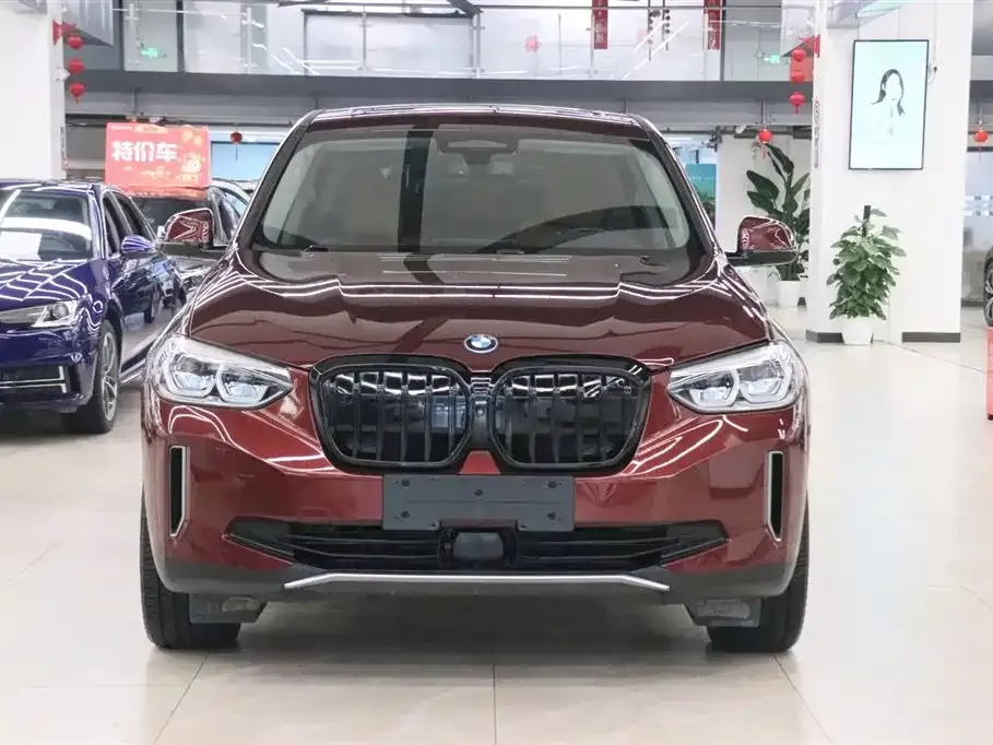 BMW iX3 — фото 10
