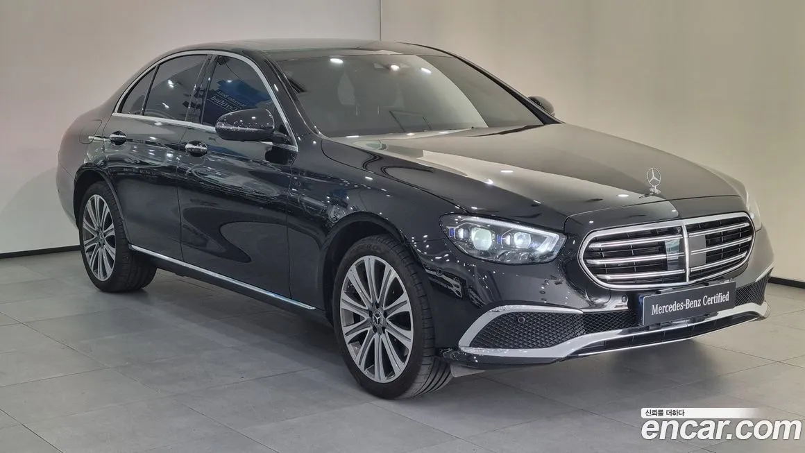 Mercedes-Benz E-Class — фото 1